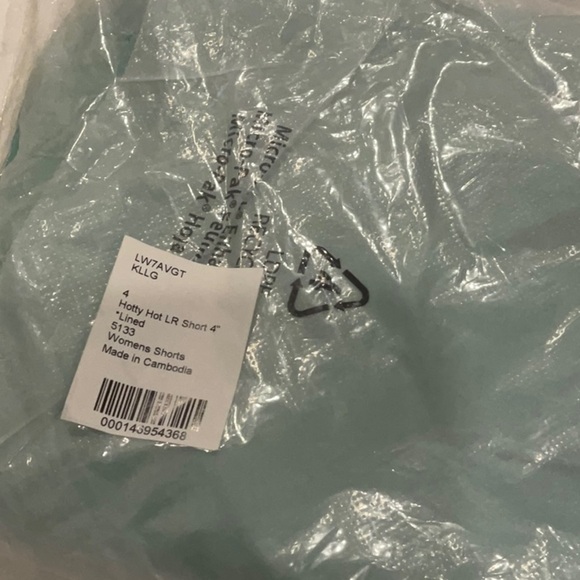 C - Lululemon Hotty Hot Low-Rise Lined Short 4" - Picture 7 of 7